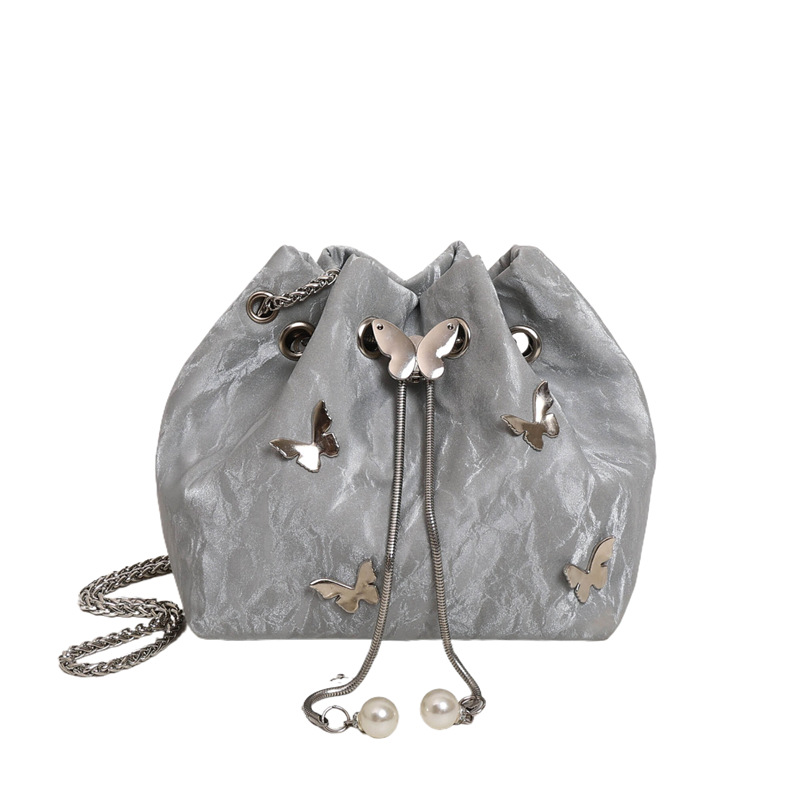 Otoño popular y simple 2024 tira la personalidad mariposa metálica nueva moda bolso de hombro bolso de mujer cadena mochila