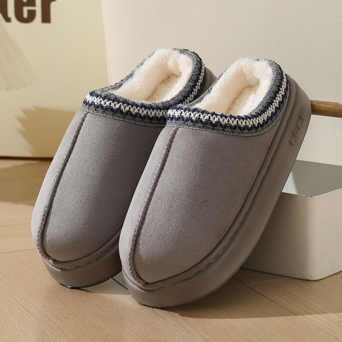 Zapatillas de peluche nuevas zapatillas de algodón de invierno anti-deslizante de invierno para mujeres y hombres. image 7