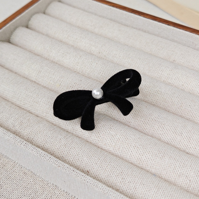 5cm flocked bow pearl edge clip