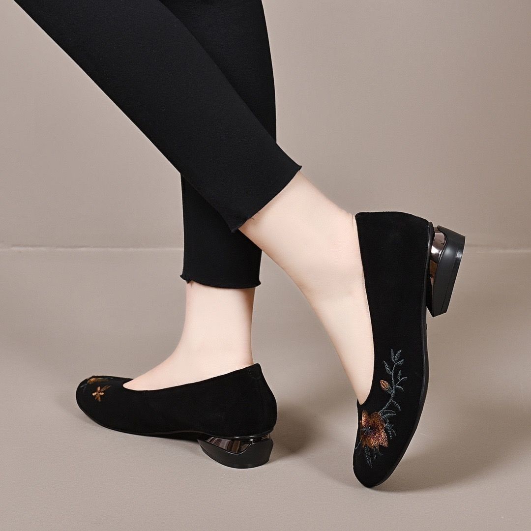 2026 nuevo tacones gruesos de verano superficial bordado transpirable moda casual moda cómoda zapatos de mujer coreanos al por mayor