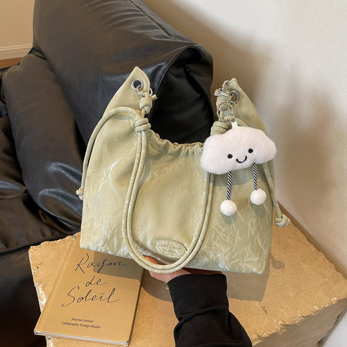 This year's popular large-capacity bags for women 2024 new pleated dumpling bags, versatile, foreign-style shoulder bags, cross-body bags