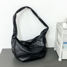 复古男女单肩包斜挎饺子包大容量托特包男包通勤包学生背包骑行包