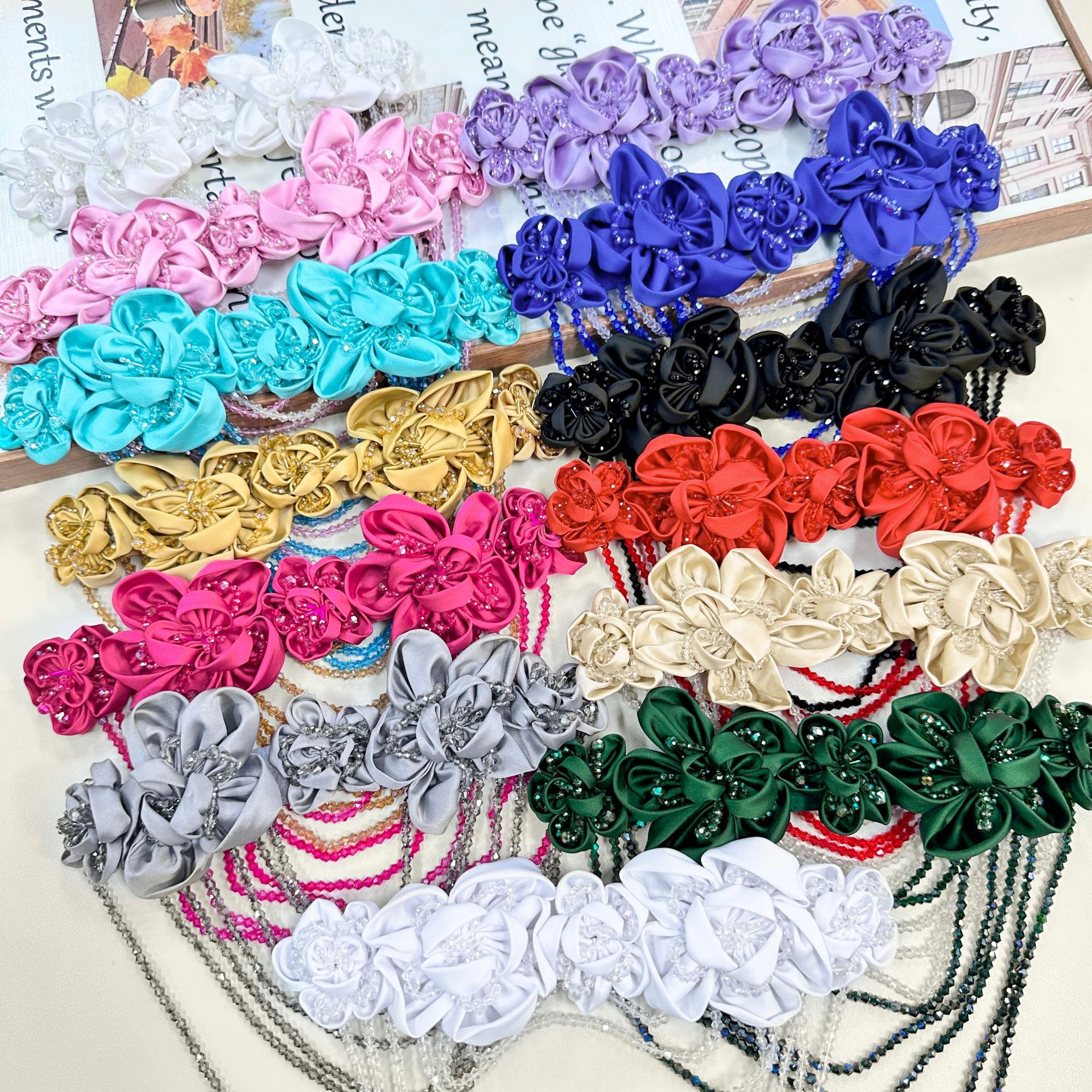 Tejido al por mayor flor hecha a mano de alta calidad cristal bordillo flor de hombro multicolor cuentas de sequillas accesorios de ropa image 1