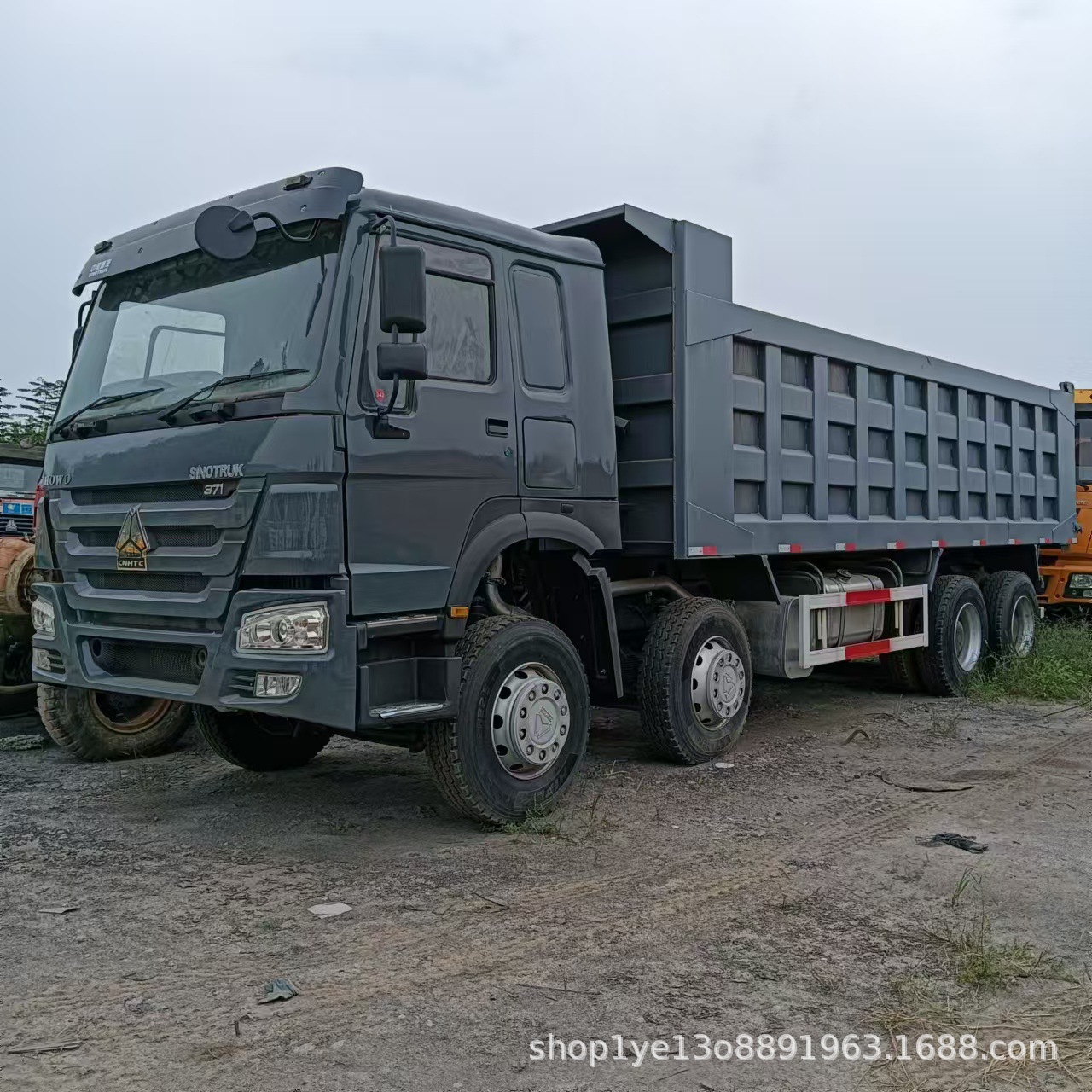 Used Howo Dump Truck 8X4 Tipping Transport Engineering Vehicle Export Model National Three Engine 371 Horsepower