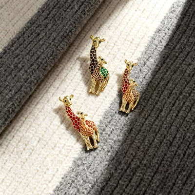 oil drop enamel giraffe brooch: Yaxa sancaqları