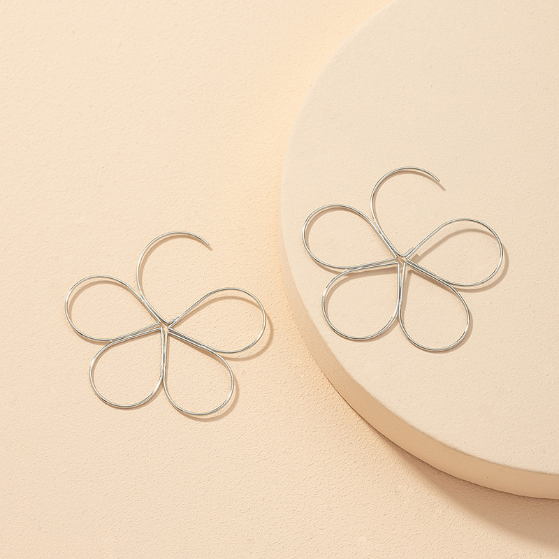 Fashion Metal Line Flower Earrings Wholesale display picture 6
