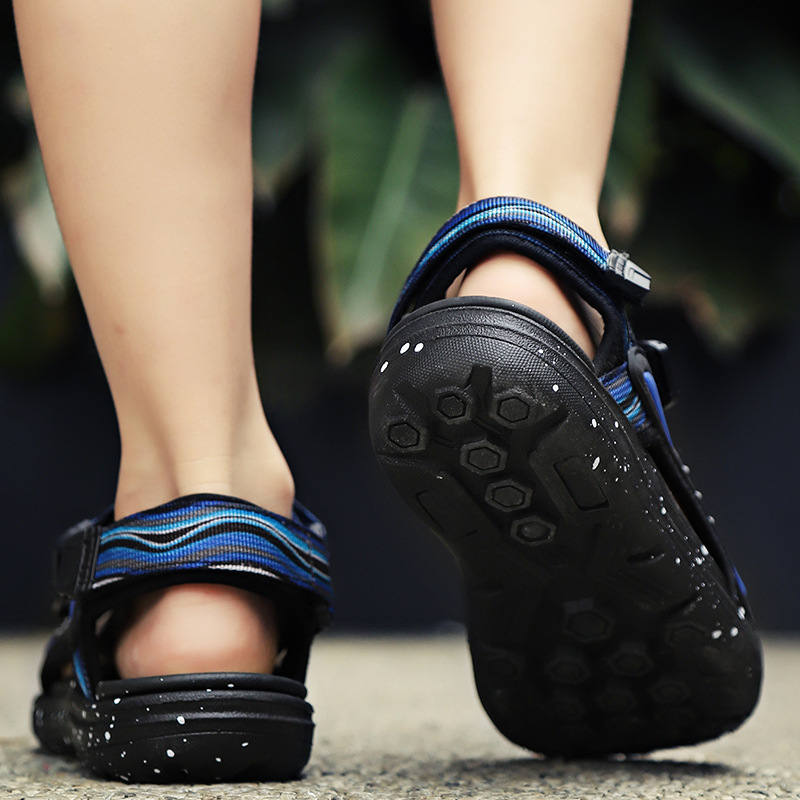 Sandalias para niños de verano de fondo suave ligero INS zapatos de playa para niños medianos y grandes Jinjiang campus 28-41 zapatos para niños al por mayor