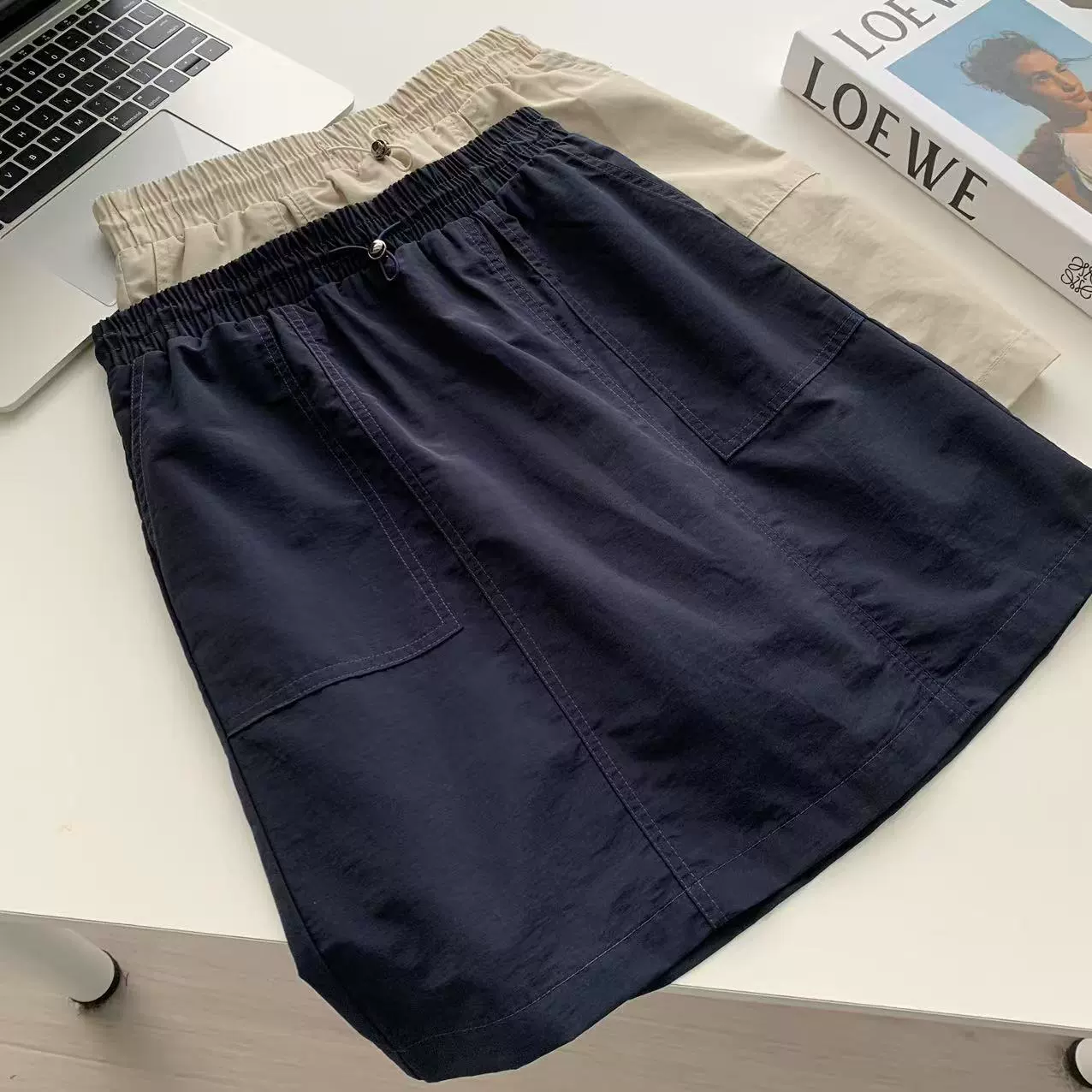 Корейская версия ретро юбка с высокой талией, юбка женского пола 2025 нового маленького человека, короткая юбка стиля И