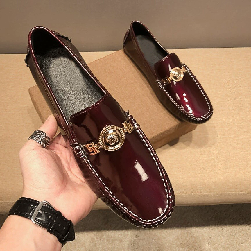2025 новых мужских красных лакированных кожаных мягких корейских мокасин в европейском стиле.