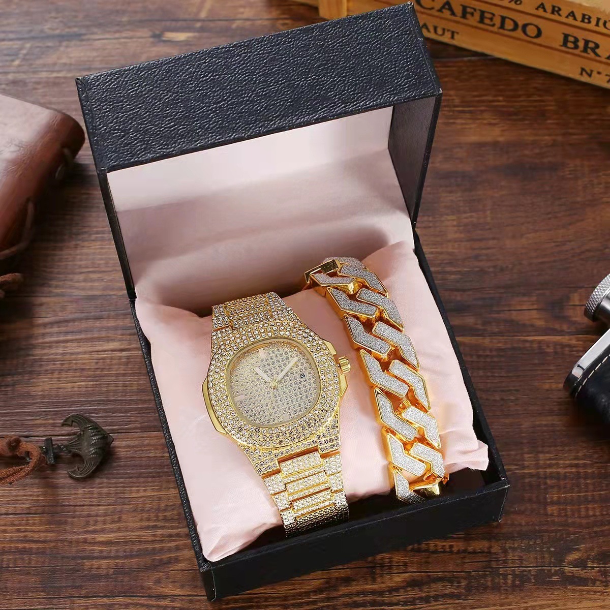 Comercio exterior estrellado acero cinturón hombres reloj hip hop estilo punk reloj pulsera traje diamante calendario hombres reloj de cuarzo