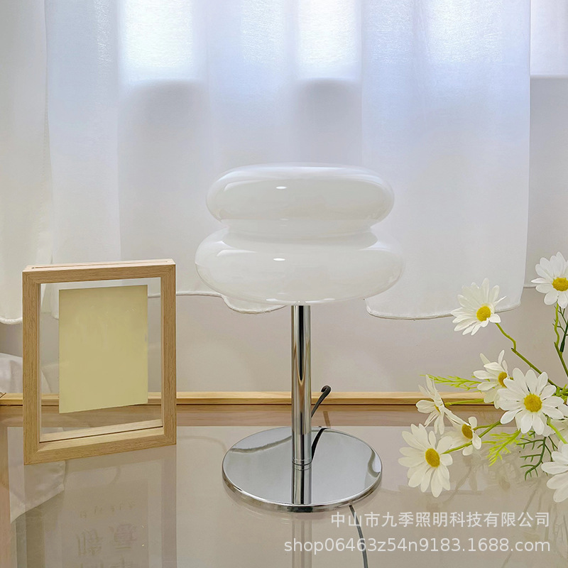 Chica ins lámpara de escritorio estilo Bauhaus lámpara de noche sala de estar estudio dormitorio lámpara avanzada atmósfera simple medio-Lámpara antigua