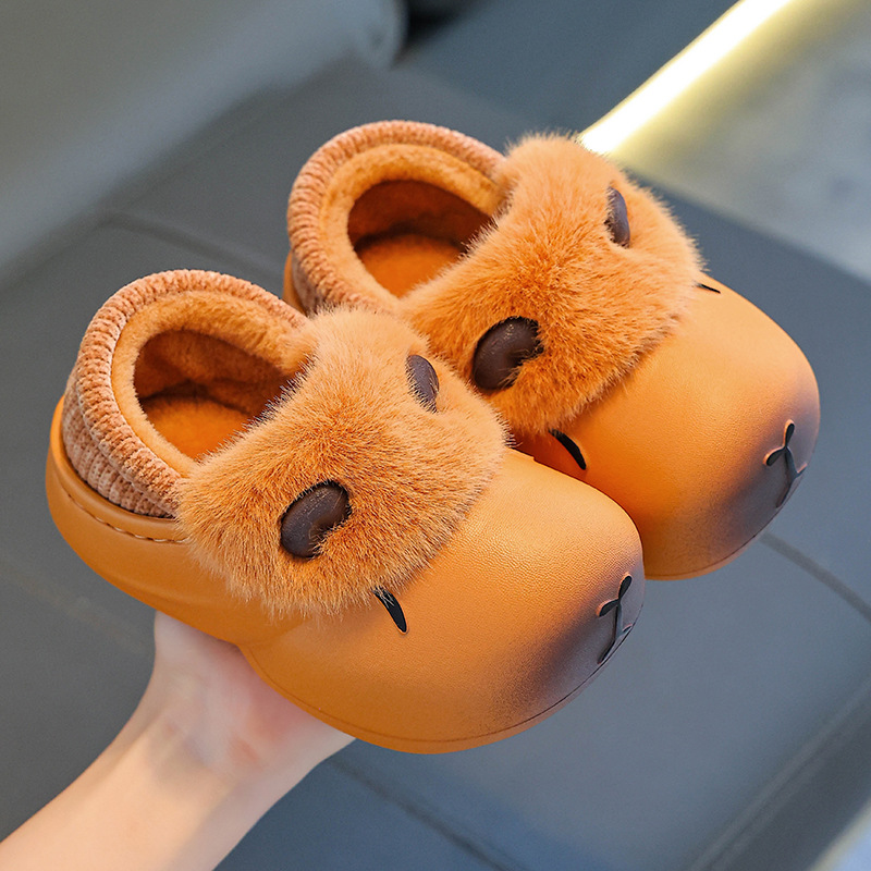 Zapatillas de algodón de invierno para niños Capibara para niños y niñas, calentamiento impermeable, zapatos de algodón para niños de tamaño mediano, bolsas para padres e hijos