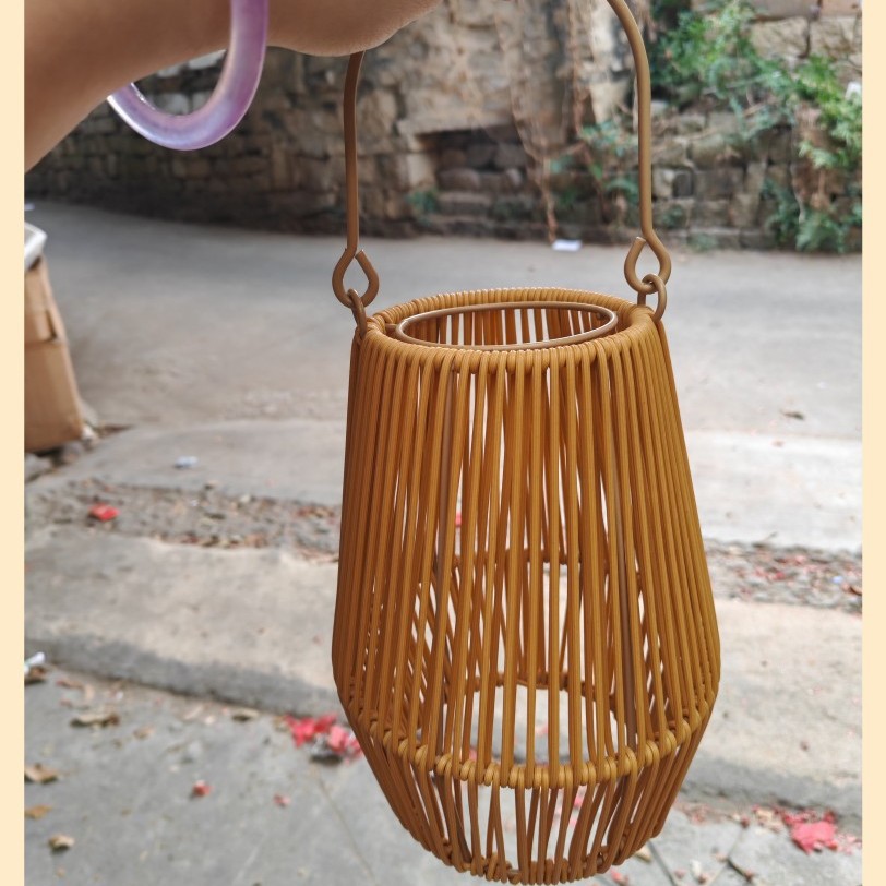 Solar-Powered Rattan Garden Lanterns, Retro-Style Outdoor Balcony Portable Lights (Only Single Lantern, Bulb Not Included)