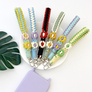 2024 New Tiktok Flat Knot Flower Keychain Handmade Woven Daisy Flower Keychain Wholesale