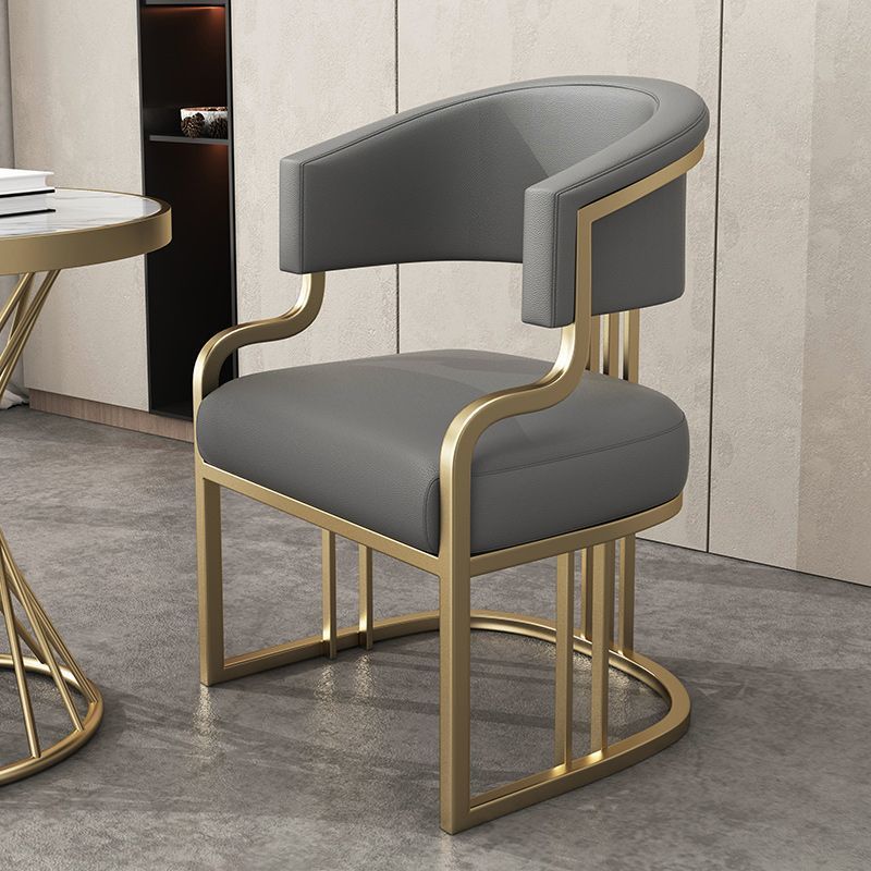 Светлый роскошный диван-кресло серого цвета