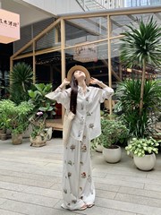 リゾート風スーツのデザイン感刺繍polo襟シャツのコート女性は夏にカジュアルなワイドパンツの2セットを着ます。