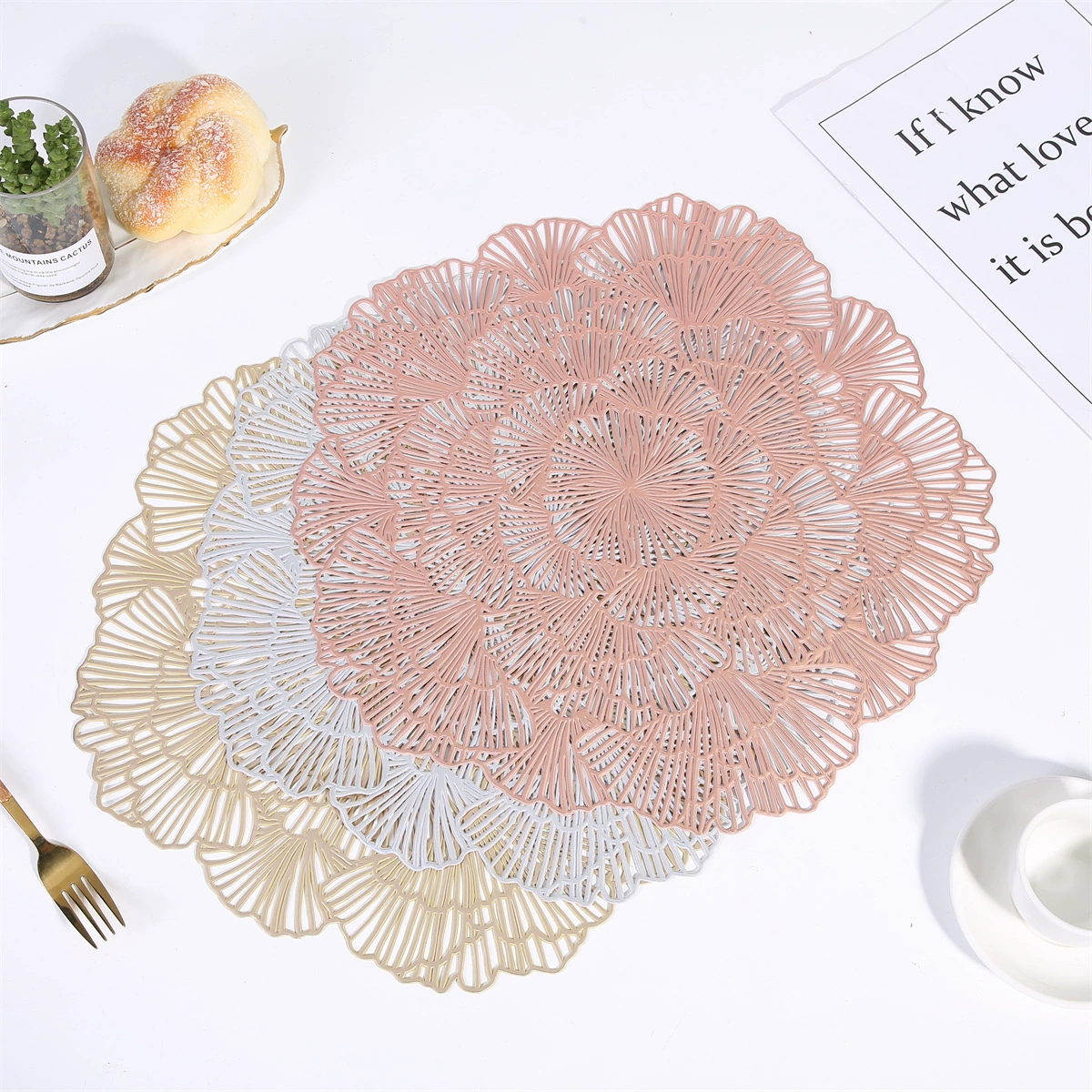 Luxurious placemat heat-insulating placemat with gold stamping Nordic style non-slip PVC hollowed-out flower Western-style placemat ins