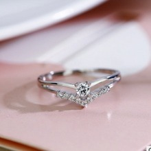 跨境热卖新款闪钻AAA锆石戒指女欧美创意V字心形精美订婚奢华指环