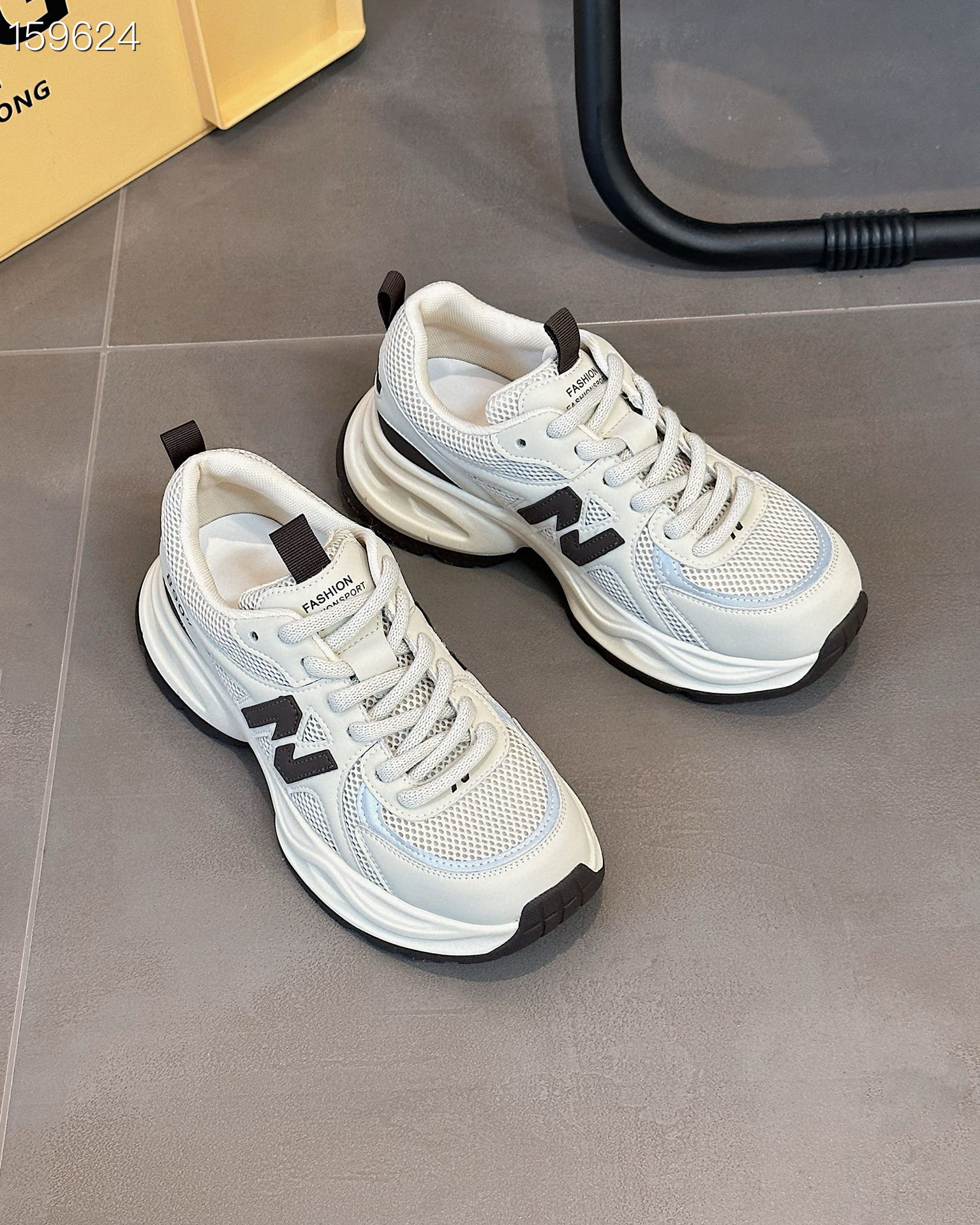Giày sneaker chunky đế dày nữ lưới phối màu chữ N mùa xuân 2025 — Xám/màu đỏ, Màu be/nâu chi tiết 9