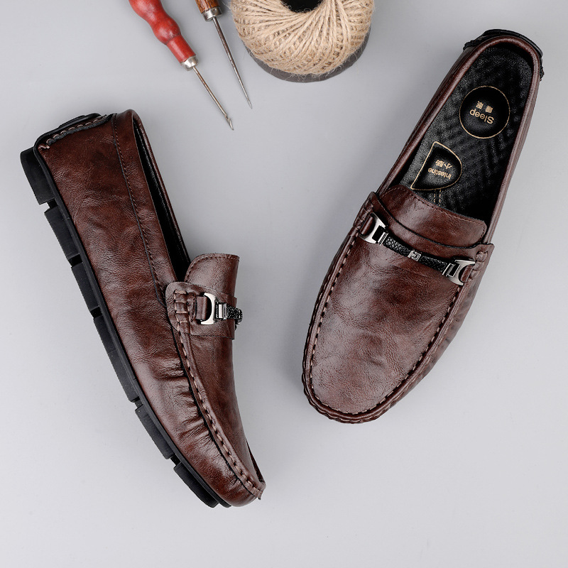 Zapatos de hombre de cuero real 2025 nuevos zapatos de negocios británicos transpirables con suela suave zapatos casuales perezosos con un pie zapatos para hombre