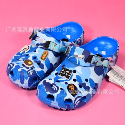 Камуфляжные тапочки в стиле Crocs подходит для мужчин и женщин, нескользящая пляжная обувь, босоножки, 25 года