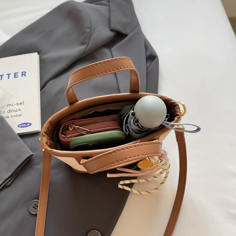 Bolso de mano/bucket bag de moda coreana 2025 para mujer, diseño con relieve, textura de alta gama, versátil, también cruzado