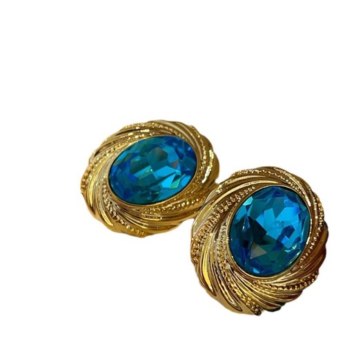 Light Luxury High-End Blue Pigeon Egg Diamond Stud Earrings  New 18K Gold-Plated Edge Elegant Stud Earrings Unique