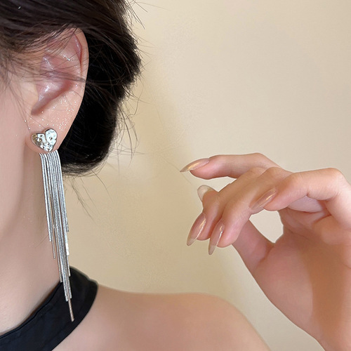  New Fringe Heart Earrings for Women Unique Small Design Sense Cool Style High-End Personality Fashion Earrings