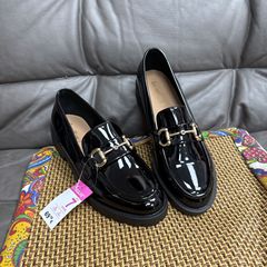 外国貿易の元の楽福の靴の女性の2025秋冬の新型の黒色の英倫は1足の靴の女性の靴を漕ぎます。
