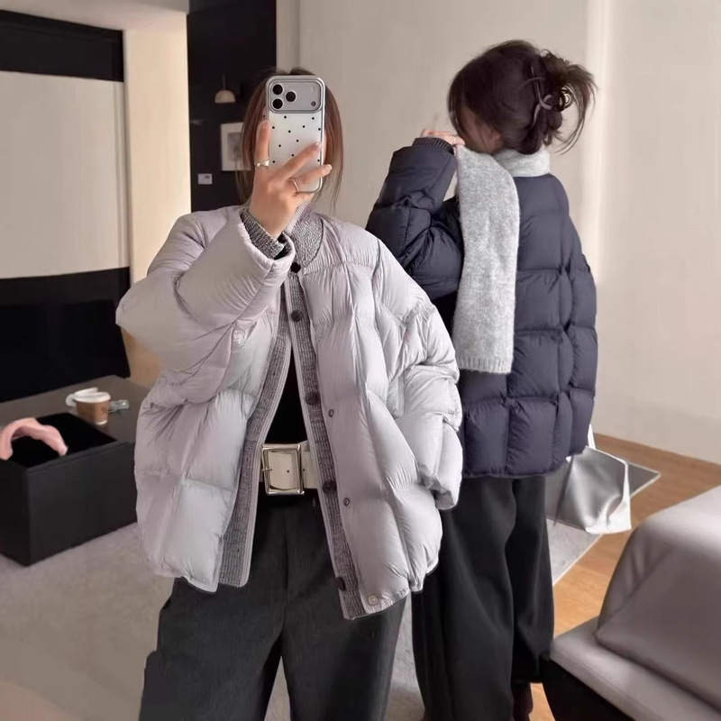 2025 Autumn/Winter New White Duck down Jacket with Knitted Patchwork, Faux Two-Piece down Coat for Women, Stand Collar, Short Style, French Socialite Style