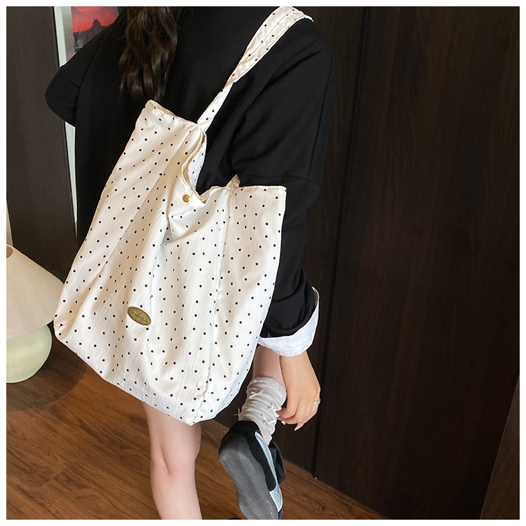 ins Korean-style laid-back single-shoulder bag, casual large-capacity black and white checkered tote bag, student commuting backpack for classes undefined