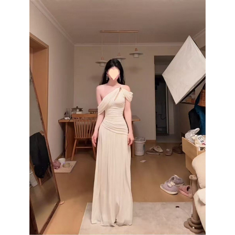【Original Fabric】Elegant and refined French-style off-shoulder twisted design long dress, new model 【Original Fabric】Elegant and refined French-style off-shoulder twisted design long dress, new model