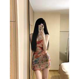 纯欲甜辣妹蝴蝶涂鸦印花吊带连衣裙女夏季小众修身显身材包臀短裙