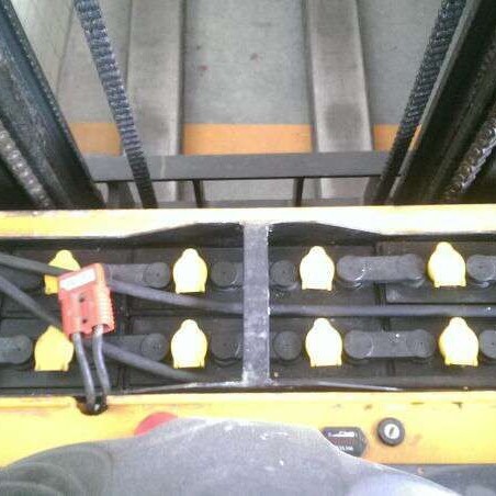 重庆牵引电动叉车蓄电池叉车电瓶销售废旧电池回收 废旧电瓶回收