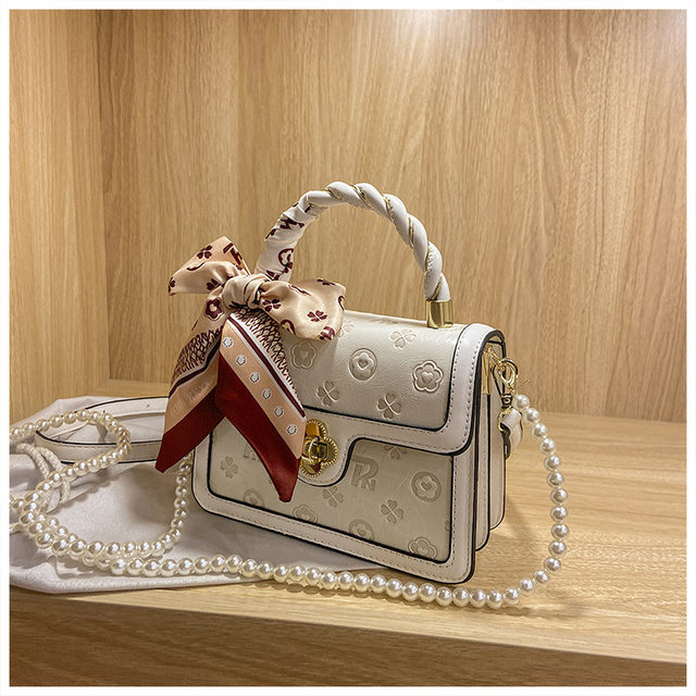 Four Leaf Clover Embossed Square Bag Fashionable Chain Strap