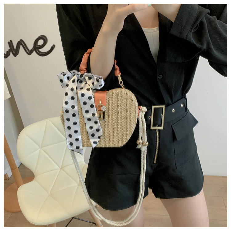 Women's Medium Straw Solid Color Vacation Beach Ribbon Weave Lock Clasp Straw Bag display picture 10