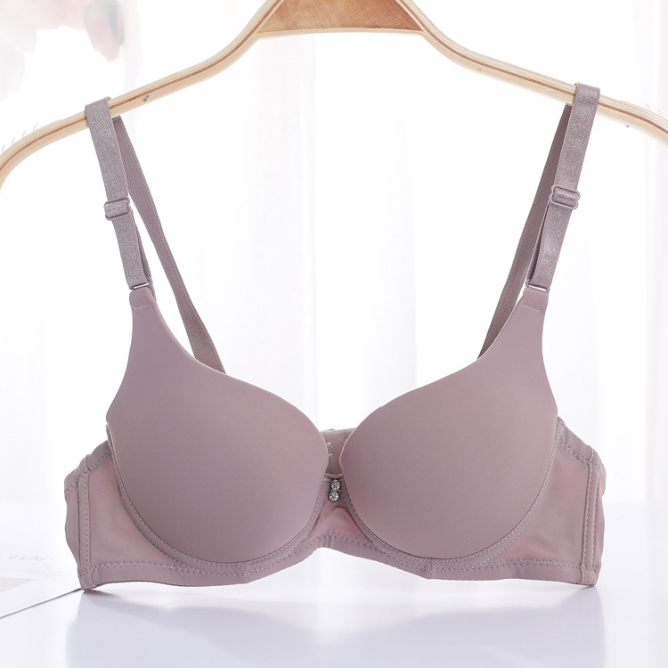 Fábrica de stock pequeño pecho grueso agrupado sujetador de acero anillo de acero ajustado tipo de ropa interior de mujer brillante sin marca sujetador