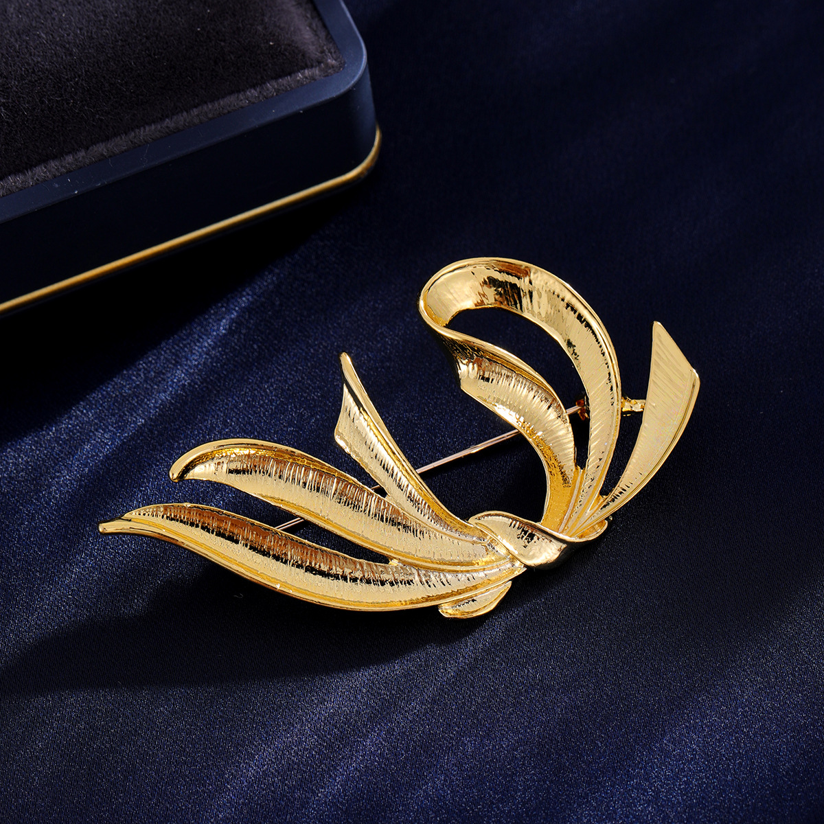 14g Weight Brooches Classification Alloy Material Bow Knot Pattern Sweet Pin Bow Knot Alloy Plating Unisex Brooches 1