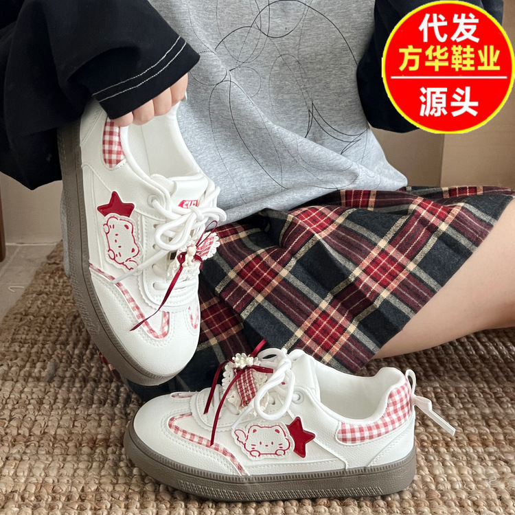 2026 primavera y otoño nuevo nicho sensación de diseño zapatos blancos de mujer lindos encaje versátiles zapatos de skate casuales de moda