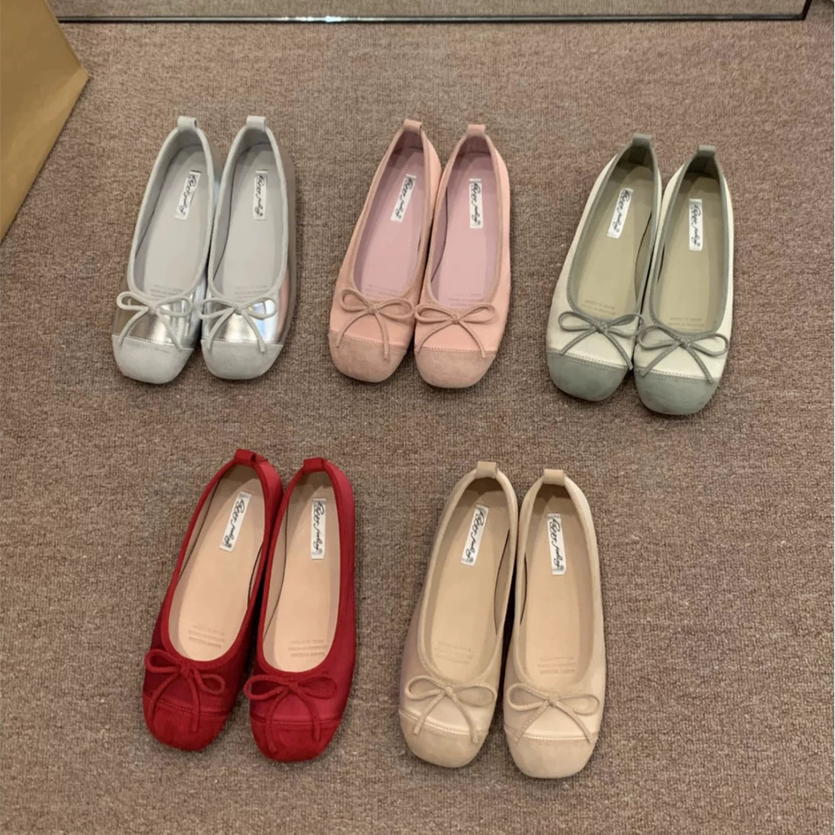 Xiao Xiangfeng серебряный бант с плоской подошвкой и неглубоким ртом одиночные туфли женские весенние новые бобовые туфли нежные сказочные балетные туфли