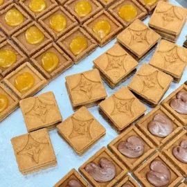 传统糕点;月饼;夹心饼干