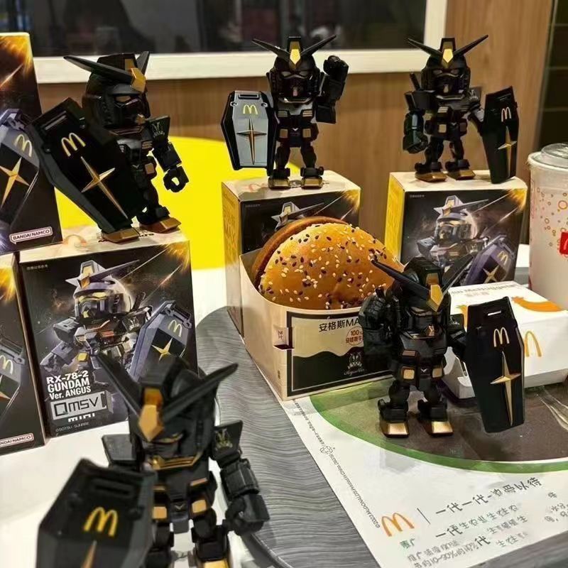 在庫あり アンガスガンダム マクドナルド共同ブランド ブラックゴールド オリジナルオーナメント フィギュア おもちゃ パッケージモデル 組み立て玩具|undefined