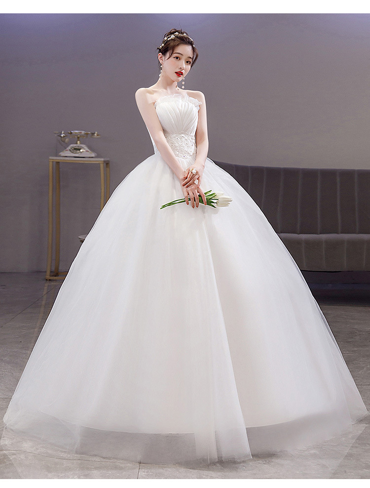 Elegante abito da sposa senza spalline per servizio in foresta_voghion.com