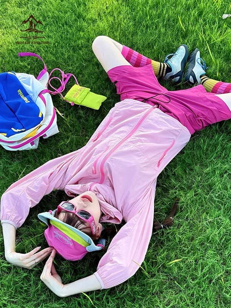 Summer Dopamine Women's Outfit: Outdoor Lightweight Sunscreen Jacket, Quick-Dry Long-Sleeve Cycling Apparel, Hiking Jacket