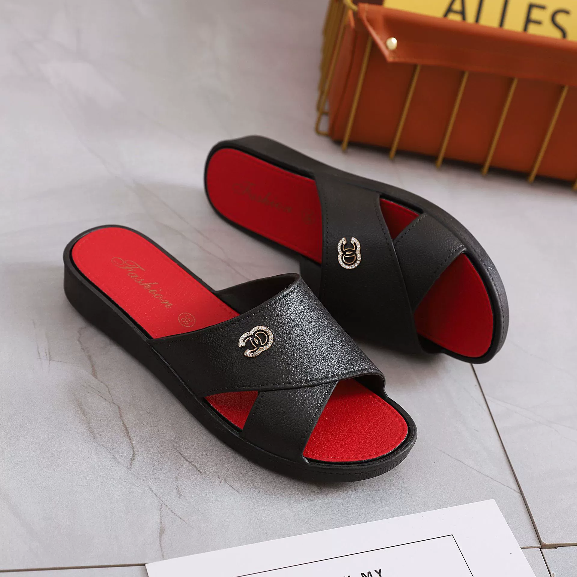 2021 тапочки, женские летние тапочки с толстой подошвой на платформе со средним каблуком, модные повседневные домашние Нескользящие сандалии в Корейском стиле для ванной