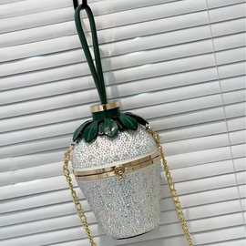 2025新款时尚潮流创意生日礼物烫钻草莓包手提单肩斜挎包