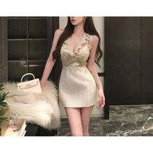 感重工绣花镂空背心连衣裙冬季纯欲蕾丝拼接修身收腰包臀短裙