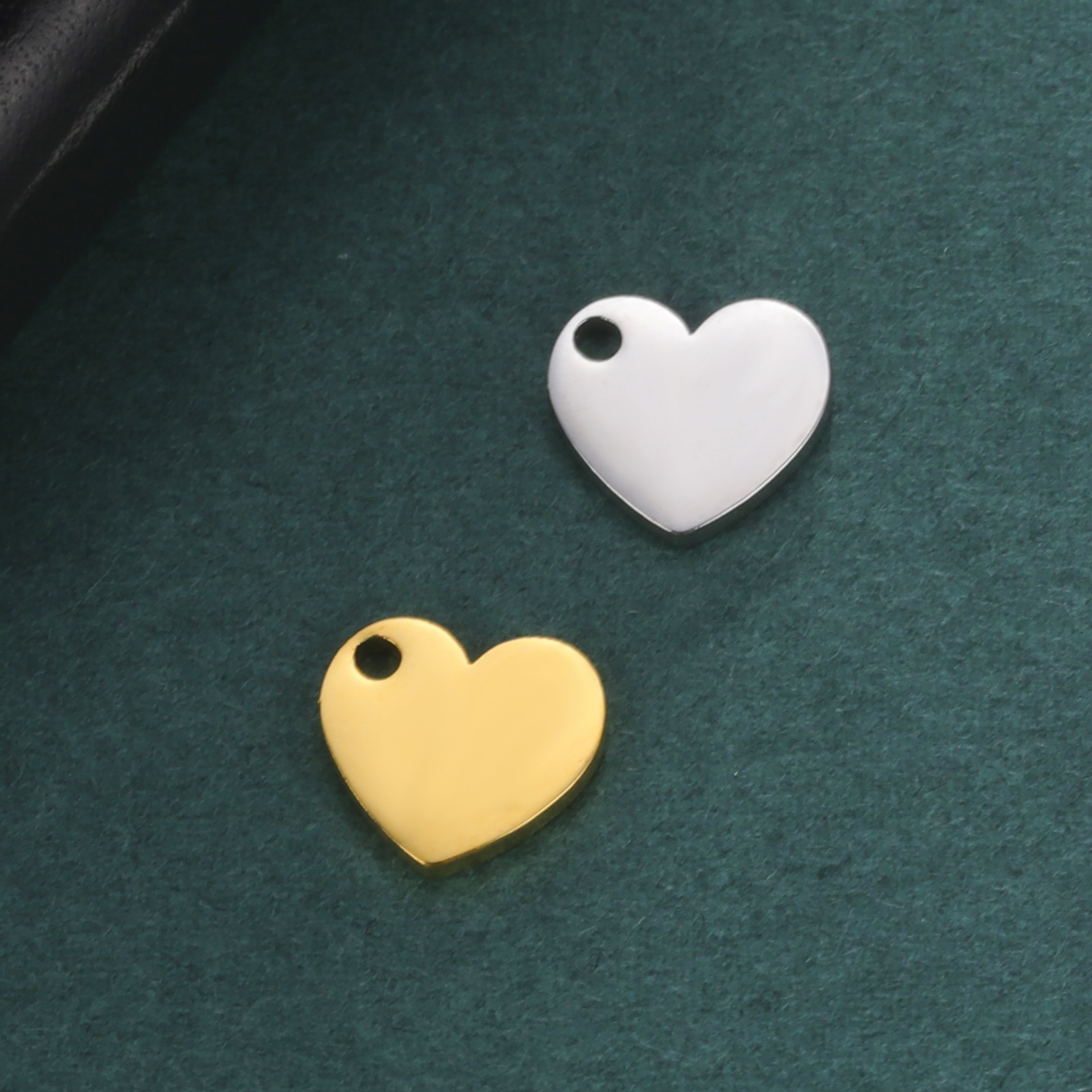 1 Piece Quantity 1 Piece Stainless Steel 18K Gold Plated Heart Shape Polished Pendant