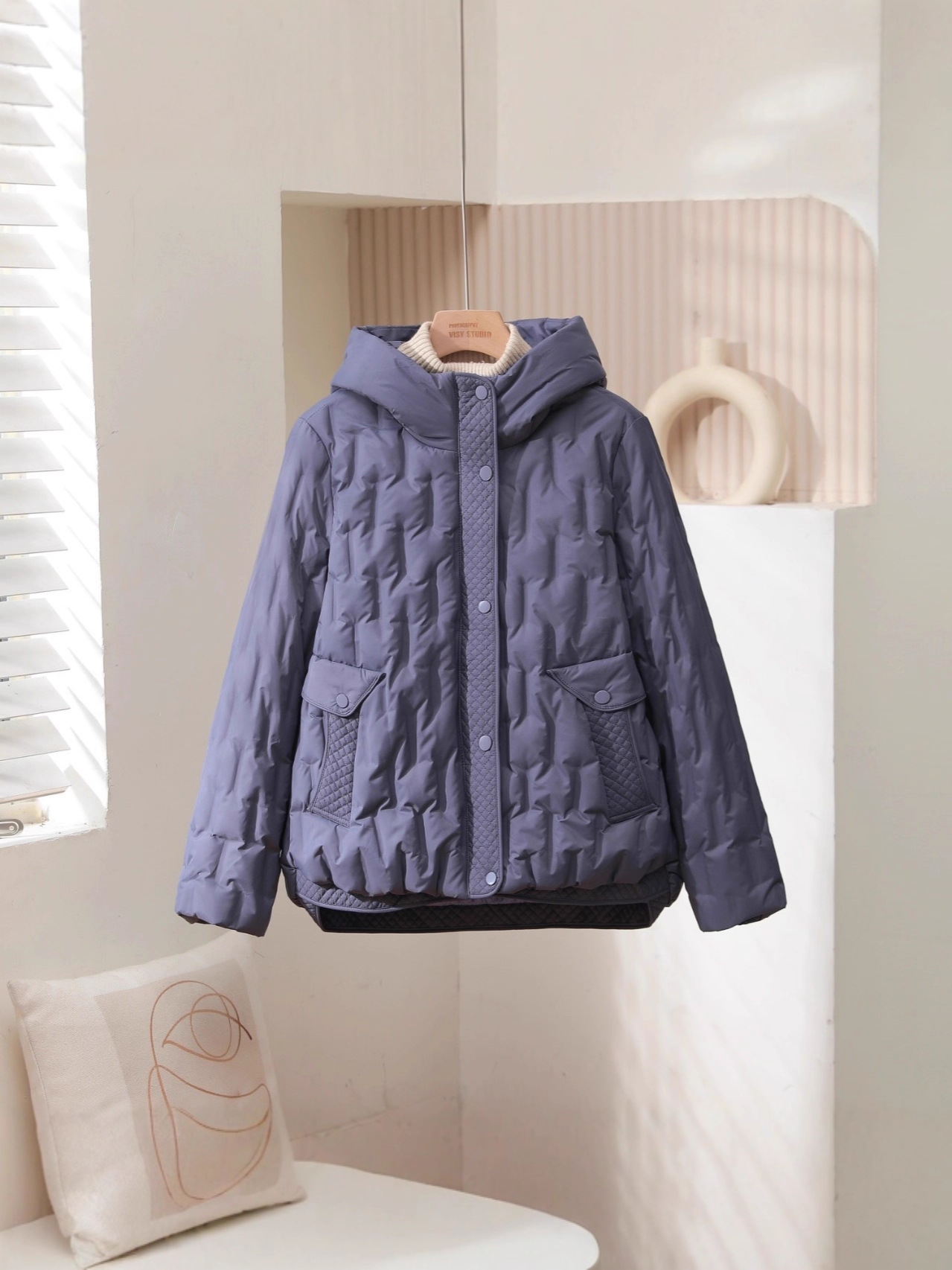 Fashionable down jacket