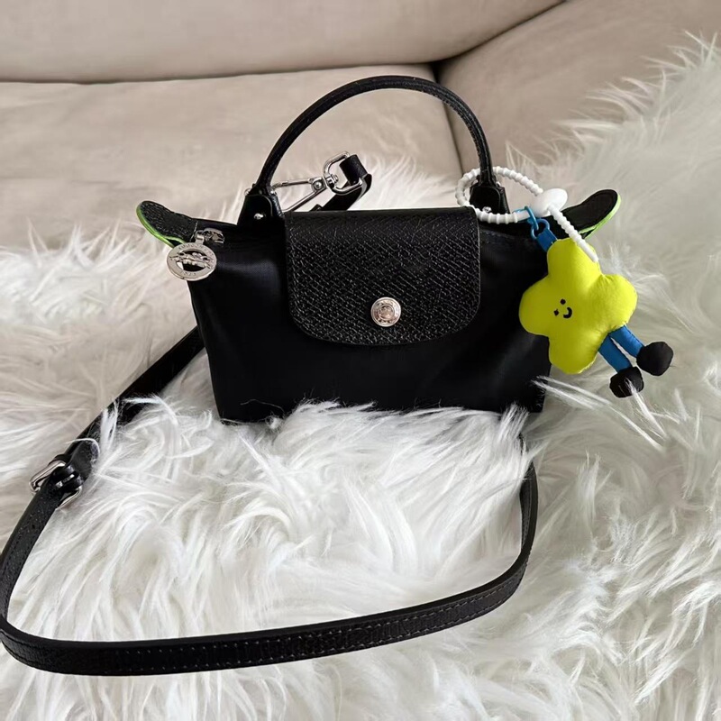 French Longchamp Mini Dumpling Bag for Women, Handbag, Mobile Phone Bag, No-Punch Strap, Color-Blocking Design French Longchamp Mini Dumpling Bag for Women, Handbag, Mobile Phone Bag, No-Punch Strap, Color-Blocking Design